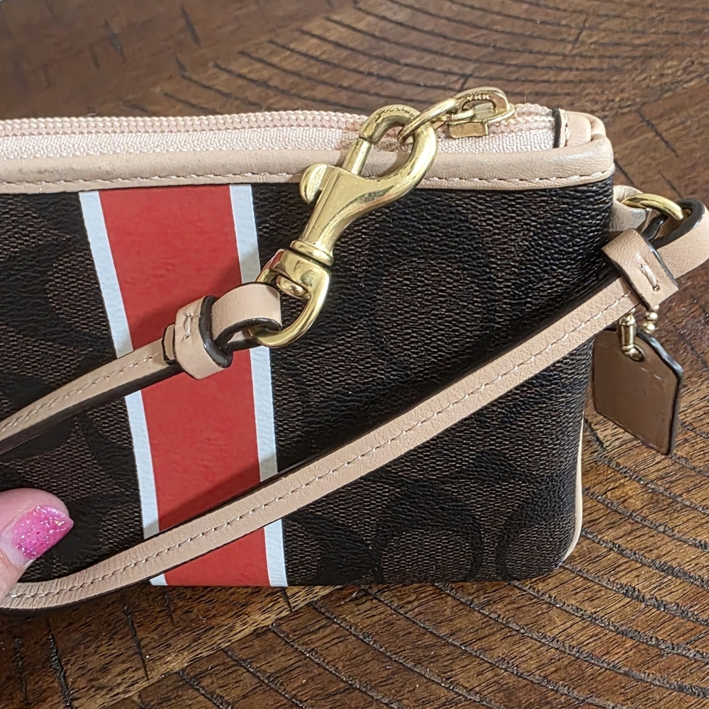 Coach Signature Hampton Stripe Corner Zip Wristlet With Red Stripe And Mini Tag - Picture 7 of 9
